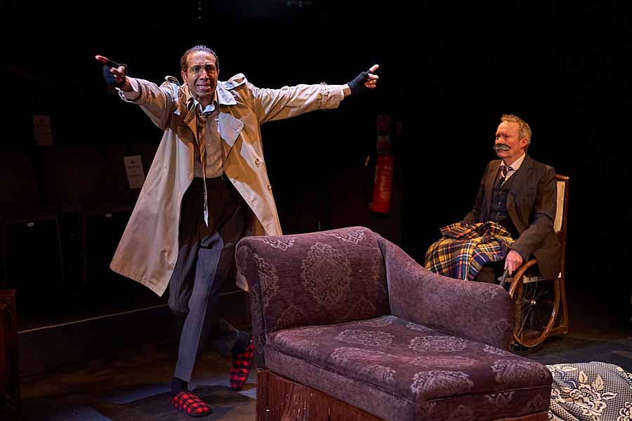 The Real Inspector Hound