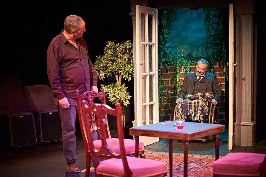 The Real Inspector Hound