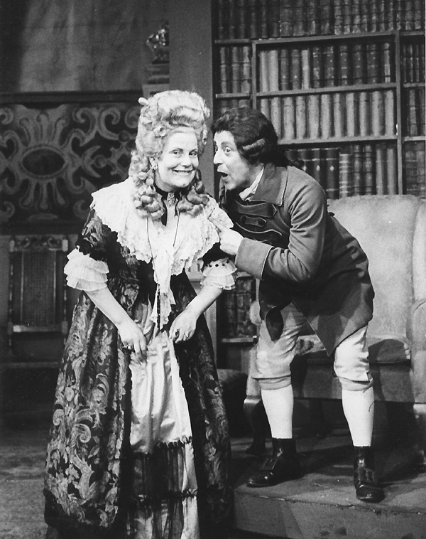 She Stoops to Conquer