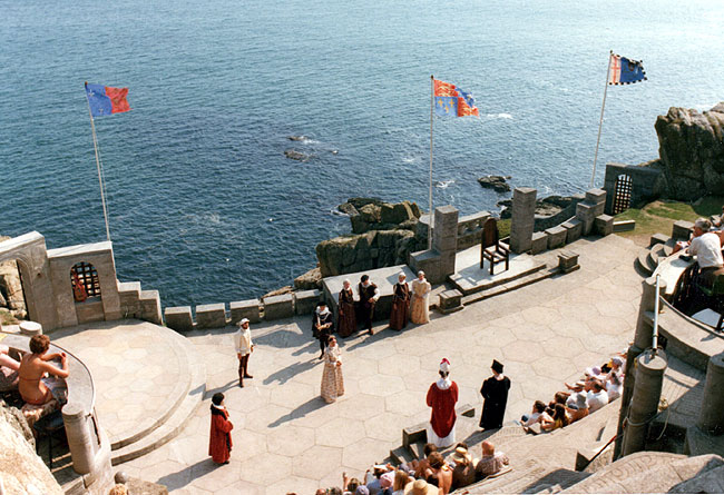 Vivat! Vivat Regina!